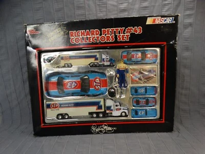 Racing Champions Richard Petty #43  Boxed Collectors Set New In Rough Box - Image 1 of 4