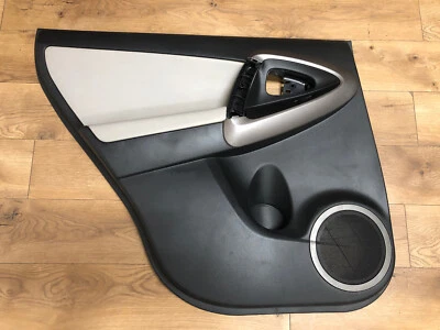 Panel de puerta trasera izquierda Toyota Rav4: 2006, 2007, 2008, 2009 - 2012 con interruptor Foto 1 de 4