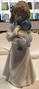 Vintage NAO by Lladro 1989 "We’re Sleepy" #1107 Girl with Her Doll Retired - Picture 1 of 1