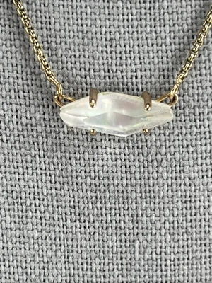 Collar Kendra Scott Beth Ilusión Blanca Tono Dorado Ajustable Foto 1 de 4