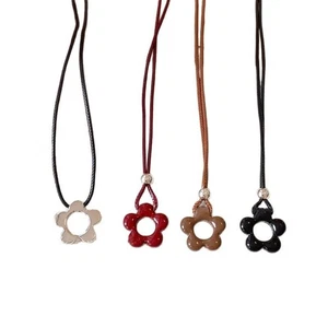 Resin Flower Pendant Pendant Necklace Statement Aesthetic Jewelry Casual Wear - Picture 1 of 13