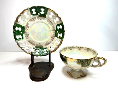 Copo e pires vintage; verde e branco com acabamento dourado. Wales Reg U.S. Pat Office. Japão - Imagem 1 de 4