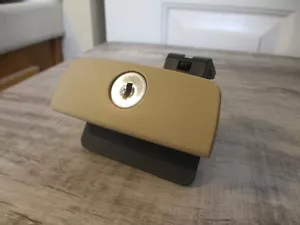 2006-2011 Cadillac DTS Glove Box Latch Handle Lock No Key OEM Unlocked Tan Beige - Picture 1 of 9