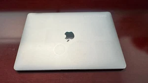 Apple MacBook Air 13" 2020(512GB, M1, 8GB) Space Gray - Cosmetic issues - Afbeelding 1 van 7