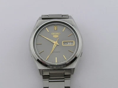 Vintage Seiko 5 Watch Gray Dial Day/Date w/ Band 7009-876A Working - Image 1 of 4