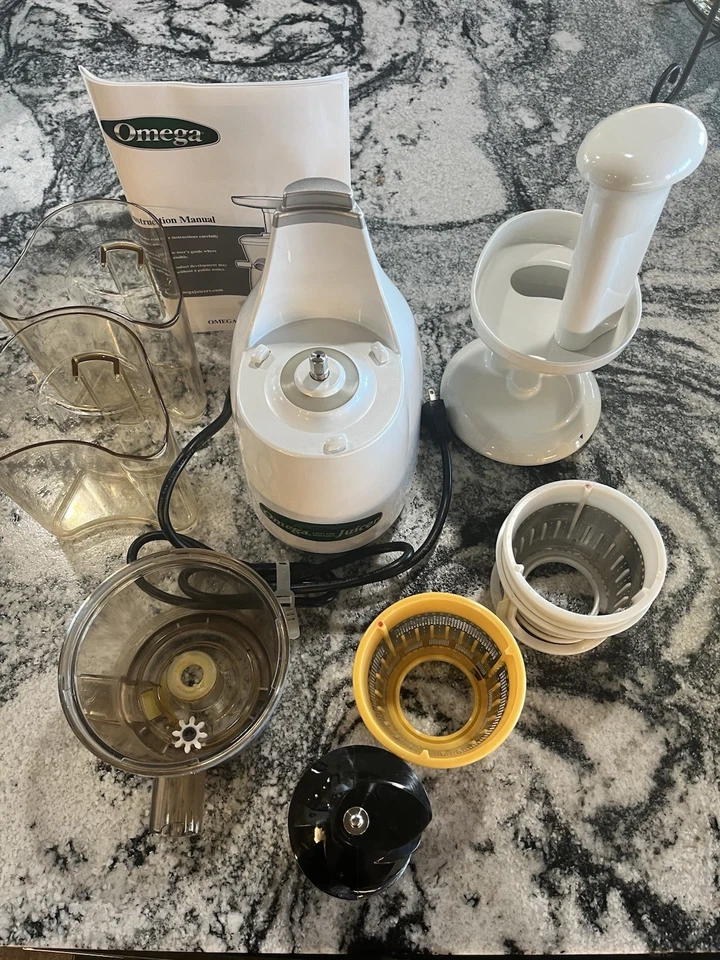 Espremedor Omega Dual-Stage 330, 70 RPM Vertical Sngle-Auger Low-Spd, Branco, 3x Uso - Imagem 1 de 4