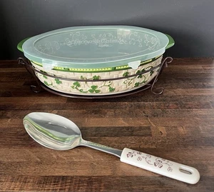 Temptations by Tara Casserole Dish with Lid, Spoon & Insulated Carrier - Picture 1 of 5