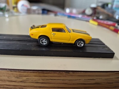 De colección Aurora Powered.AW Camaro.,Ruedas y neumáticos RRR.Alambre verde, Brazo de punta gris Foto 1 de 4