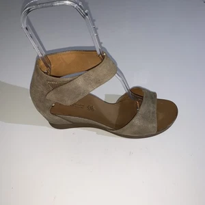 Paul Green Shoes Womens Size 8.5 Beige Metallic Suede Leather Wedge Sandals - Picture 1 of 8