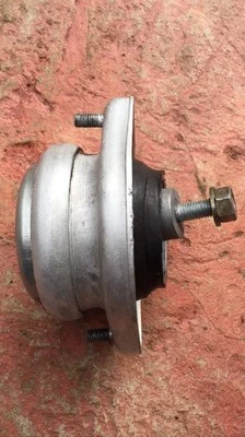 BMW E38 740I 740IL 750IL LEFT DRIVER ENGINE MOTOR MOUNT - Image 1 of 4