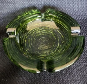 Vintage Anchor Hocking "Soreno" pattern Green Crinkle Glass Ashtray - Picture 1 of 4