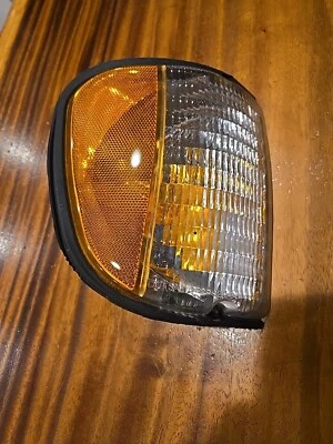 1999 Ford E-250 E-150 E-350 Van RH Passenger Side Turn Signal Blinker P6503b178 - Image 1 of 4
