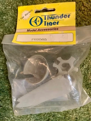 NOS, THUNDER TIGER, PE0565,  FOLDING PROPELLER SET /BAG, CLEARANCE, LOW PRICE  - Image 1 of 2