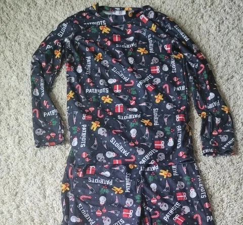 New England Patriots: Christmas Pajamas, Youth Size XL (16/18), NEW Cover