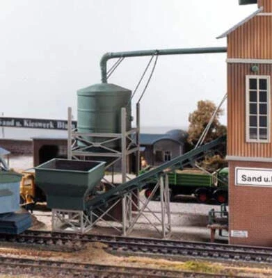 Piko 61125 HO Gauge Sand Works Silo and Transport Kit - Image 1 of 2
