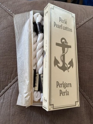 Hilo de hilo de bordar blanco de algodón perlado Perlgarn 5 Mez - Nuevo Foto 1 de 4