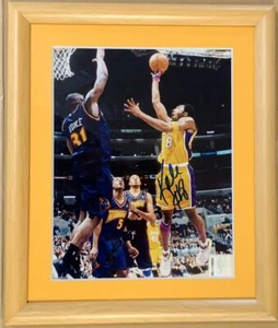 Foto incorniciata autografata Kobe Bryant con certificato di autenticità - Foto 1 di 1