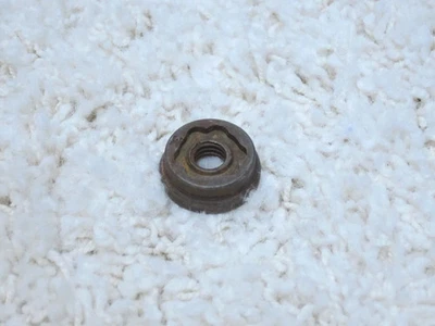 BUICK / CADILLAC OEM ПРОВОД КОЛПАЧОК КОЛЕСА / КРЫШКА КОЛЕСА БЕЛЫЙ МЕТАЛЛИЧЕСКИЙ ЗАМОК ГАЙКА #2C-1 - Изображение 1 из 2