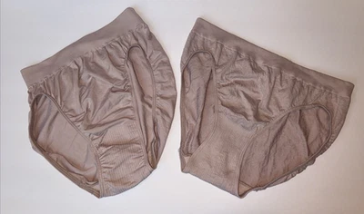 Nuevo con etiquetas Lote 2 Pares Bali Beige Tostado Nylon Bragas Ropa Interior Talla 6/7 Estilo 2303 y 2103 Foto 1 de 4