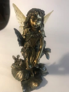 "Hada de resina vintage de 5"" con tapa de bronce colección sosteniendo una mariposa"  - Imagen 1 de 12