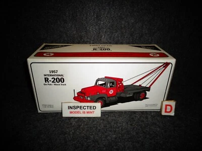 1st Gear 1:34 Scale 19-2015 Texaco PIPELINE 1957 Int. R-200 GIN POLE #4 Truck - Image 1 of 4