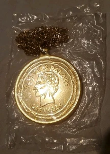Caesars Palace Las Vegas goldfarbenes Medaillon in Münzform mit Kette Halskette ~ NEU - Bild 1 von 3