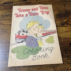 Libro para colorear promocional TOMMY AND TESS Take a TRAIN TRIP raro años 50 sin usar RAILROAD - Imagen 1 de 7