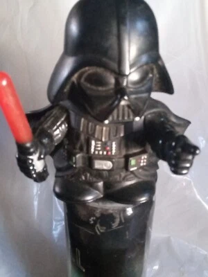 Star Wars Darth Vader, SUPER DEFORMADO 4 pulgadas luces y sonido juguete usado TOMY Foto 1 de 3