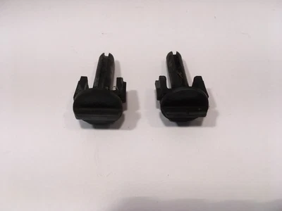 Par de clips para parrilla radiador Volvo 240 260 244 245 265 264 - Imagen 1 de 4