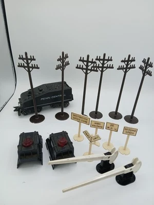 Смешанный Лот Аксессуаров для Поезда Marx Penn Central Угольный Автомобильный Телефонный Столб, ворота - Изображение 1 из 4