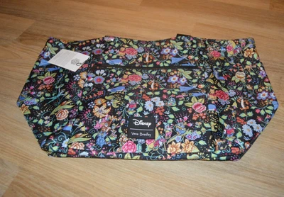 Bolso de Mano Disney Classics on the Green Vera Bradley Disney con Cordón Familiar Nuevo con Etiquetas Foto 1 de 2