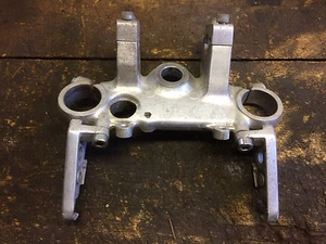 OEM triple tree top / handlebar clamp from 1986 HONDA Magna 700 motorcycle - Picture 1 of 4