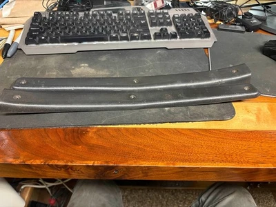 Chevy S10 BLAZER GMC S15 JIMMY PUERTA PILAR MOLDURA OEM 82-93 NEGRO USADO Foto 1 de 2