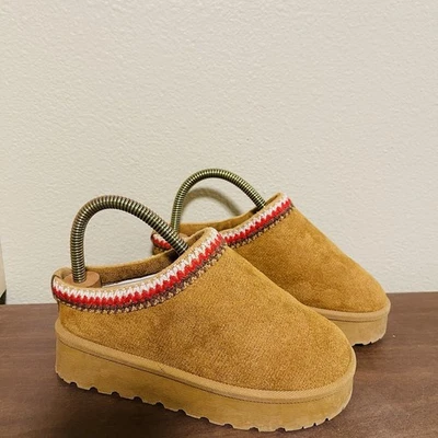 Link Girl’s Slippers Mules Brown Embroidered Fake Fur Platform UGG DUPE Size 1 - Image 1 of 4