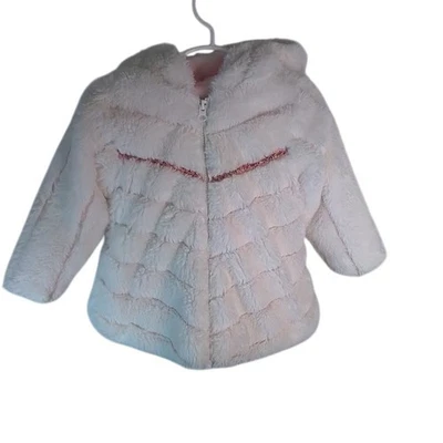Abrigo con capucha de piel sintética rosa Widgeon 3T para niñas chaqueta de invierno de felpa suave Foto 1 de 4