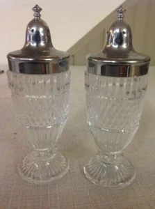 Juego de 2 agitadores de sal y pimienta de cristal de plomo corte Fenton de colección - Imagen 1 de 7