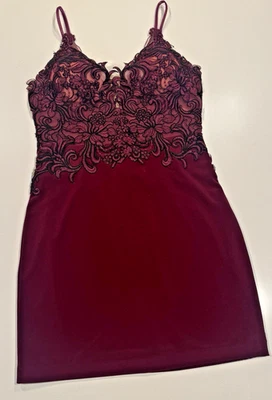 Vestido de cóctel Faviana rojo cereza de gasa encaje malla formal HOCO graduación cuello en V 00  Foto 1 de 4