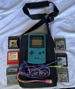 KONVOLUT Aqua Gameboy Color/5 Spiele/Tragetasche/GBC:GBC Kabel/Reinigungspatrone - Bild 1 von 11