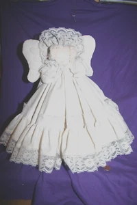 Mesa de encaje vintage ángel, tela blanca hecha a mano - Imagen 1 de 6