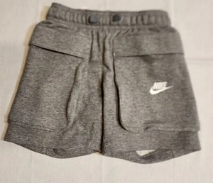 Nike Gray Club Fleece Cargo Boys Kids Shorts DM8049-091 Sz Youth XSmall - Picture 1 of 2