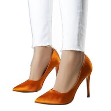 BM Zapatos de salón de raso naranja de Lochlan