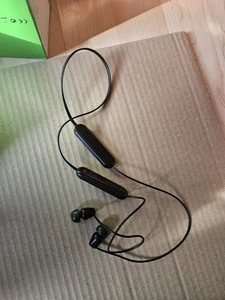Sony WI-C100 Bluetooth Wireless In-Ear Headphones, Black, ONLY RIGHT EARBUD - Picture 1 of 2