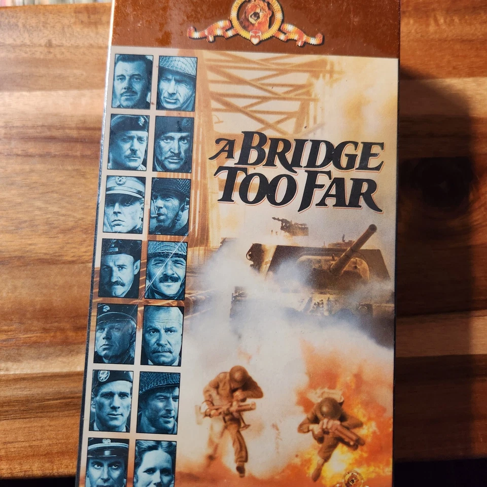 Vintage A Bridge Too Far VHS Video Tape Movie Box Set Of 2 Rated PG New Foto 1 de 2