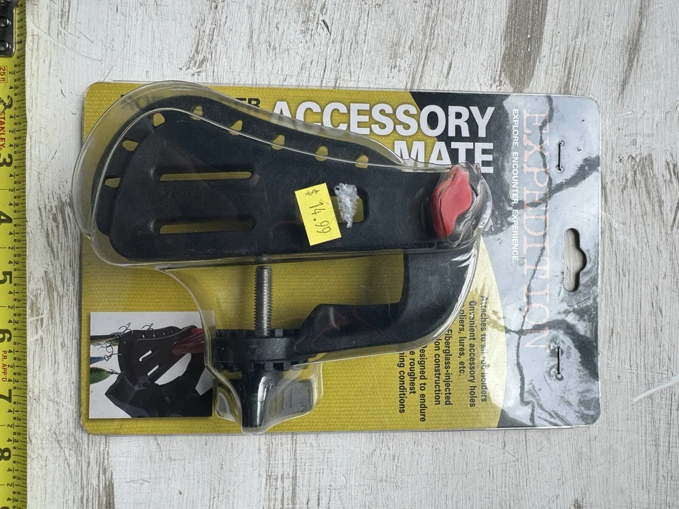 NUEVO Accesorio para soporte de caña de pescar Expedition compañero se fija a soporte alicates señuelos Foto 1 de 3
