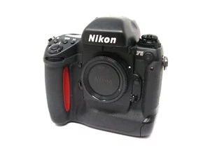 Solo cuerpo de cámara fotográfica Nikon F5 35 mm SLR - Imagen 1 de 10