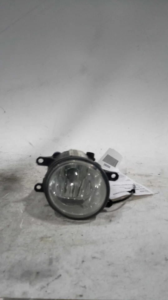 Luz de conducción usada se adapta a: Toyota Sienna 2016 parachoques antiniebla montado L. ID 812 Foto 1 de 4