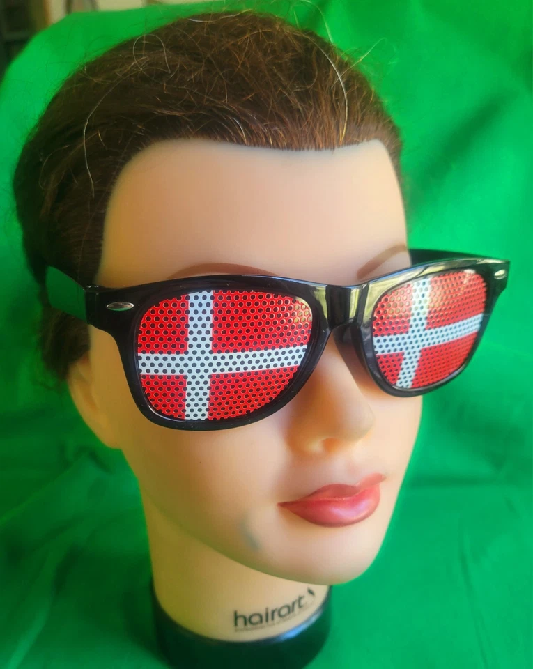 GAFAS DE SOL DANMARK FAN DEL FÚTBOL NUEVAS Foto 1 de 4