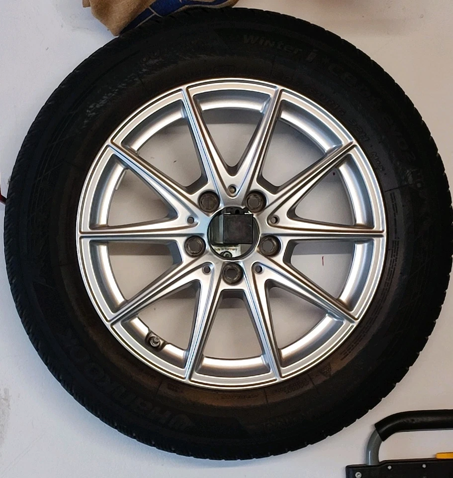 Ein Satz Merzedes Winterreifen 205/60 R16 92H C mit Reifendruckkontrollsensor - Bild 1 von 3