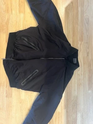 Jaqueta feminina Gymshark tamanho grande - Imagem 1 de 4