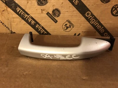 2006 2009 2010 2013 2014 2016 2017 Volkswagen CC maçaneta externa traseira direita - Imagem 1 de 2